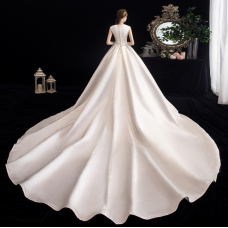 Wedding dress, 2020 new style, French Hepburn style, long tail, simple V-neck large